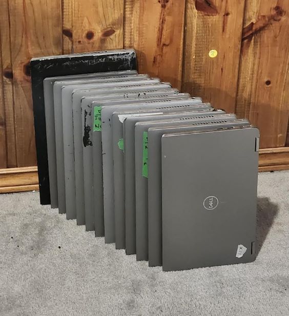 12 pcs dell fixable laptops - X